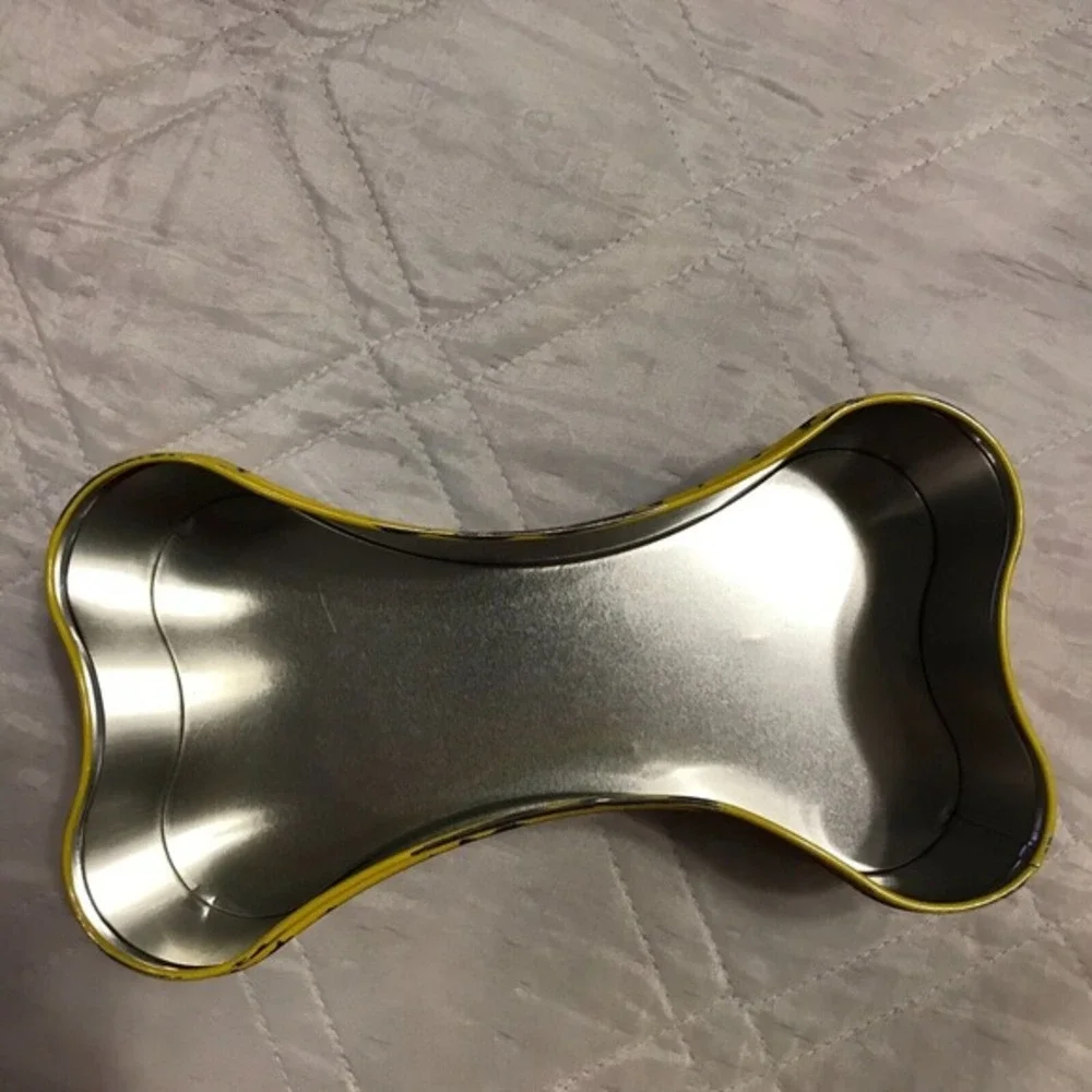 1999 Snoopy & Woodstock collectors bone‎ shaped tin